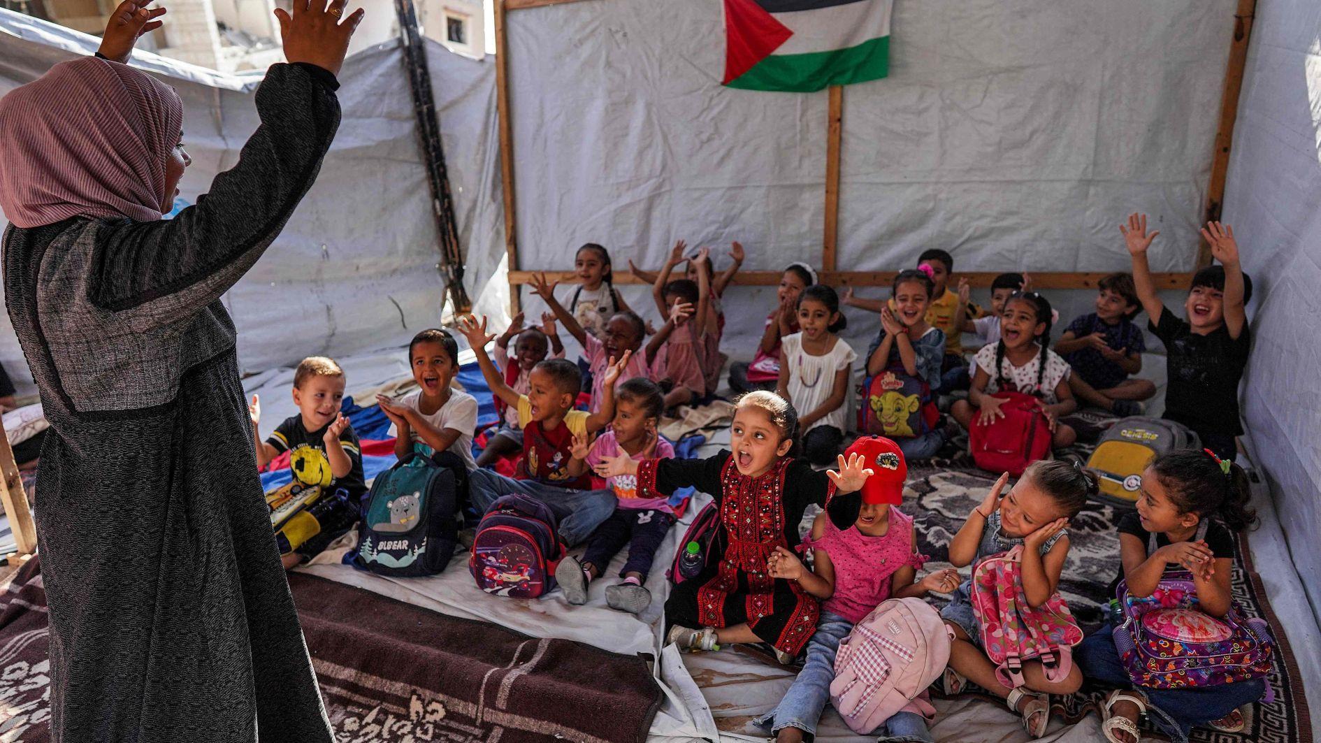 Gaza's children return to makeshift classrooms